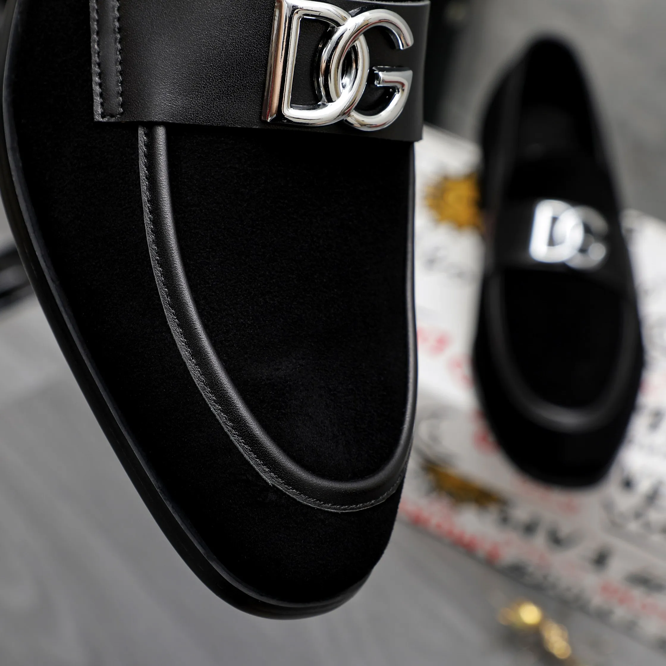 Men's shoes 💰500 Product trademark: DG (Dolce & Gabbana) business casual leather shoes Regular size: 38-45 (45 is custom-made and non-returnable) Product materials: Selected frosted cowhide upper, cowhide lining, original outsole